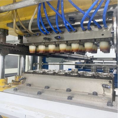 7000kgの重量容量を持つPLC制御の使い捨てプラスチックカップマシン